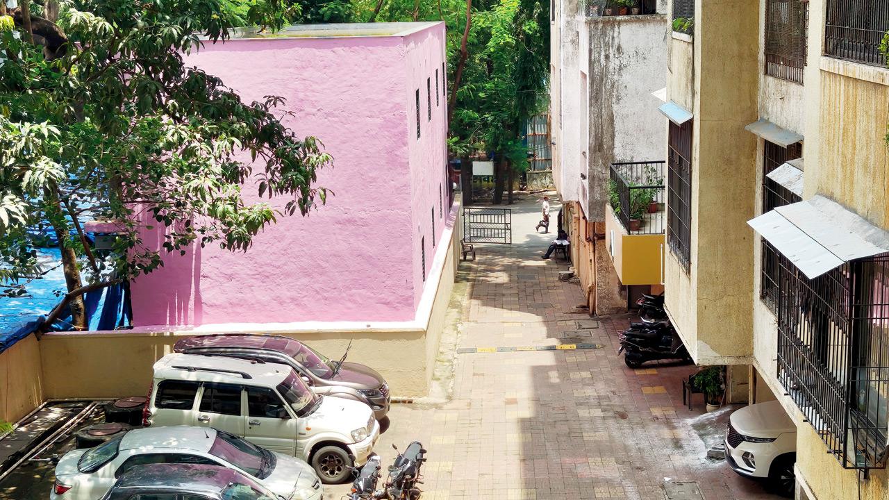 Mumbai: Illegal structure in Chandivli still stands, residents raise alarm