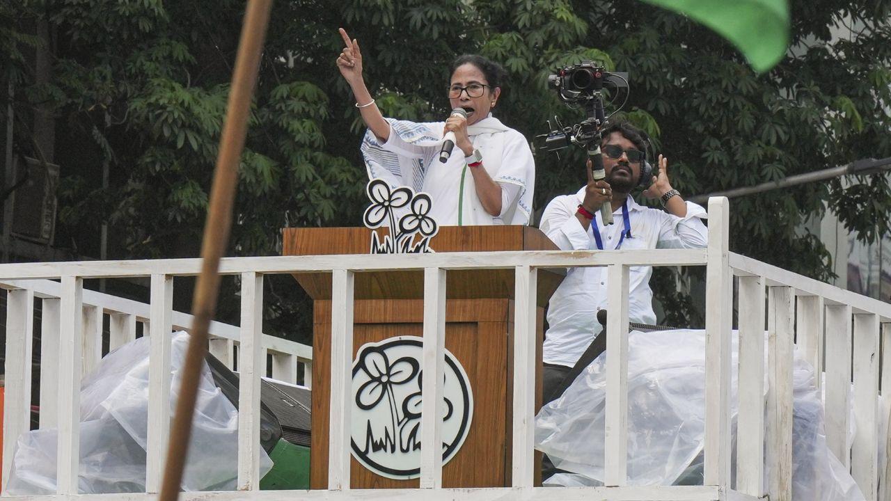 The Chief Minister also asserted that the aid for the families came from Rs 1 contributions from every TMC worker, showing the party's 