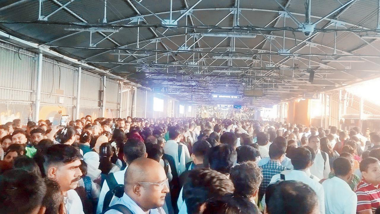 Mumbai: Train snag sparks chaos, Ghatkopar commuters demand urgent upgrades