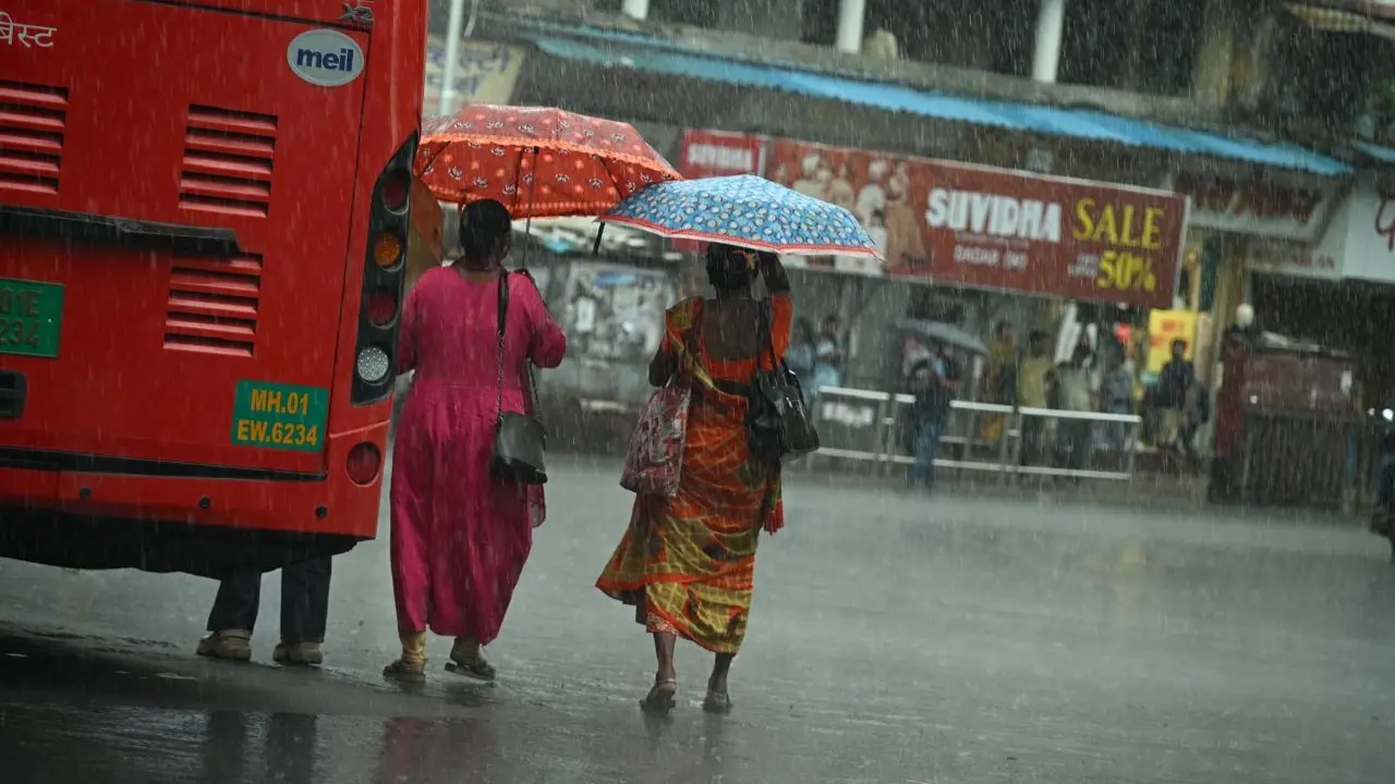 Mumbai weather updates: Cloudy skies and light to moderate rain likely today