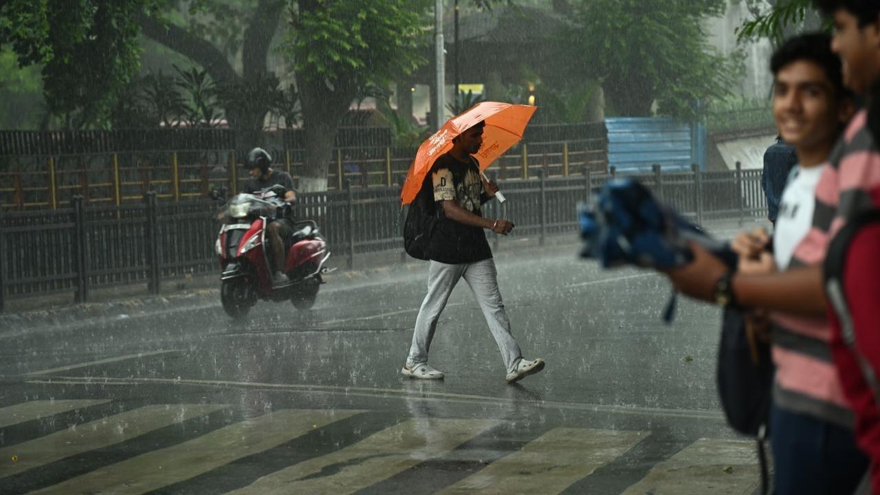 Mumbai weather updates: Partly cloudy skies with possible rainfall likely today