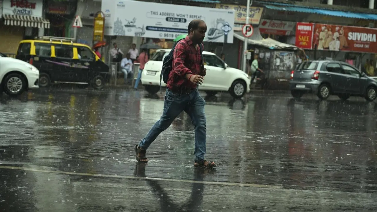 The India Meteorological Department (IMD), Mumbai, on Saturday issued a nowcast warning at 1:10 PM IST, forecasting moderate spells of rain in several districts of Maharashtra over the next 3 to 4 hours