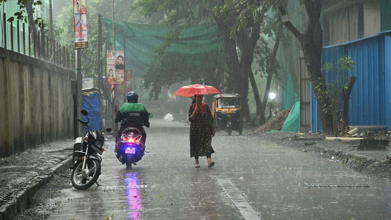 Mumbai weather updates: Cloudy skies and moderate rain likely across city