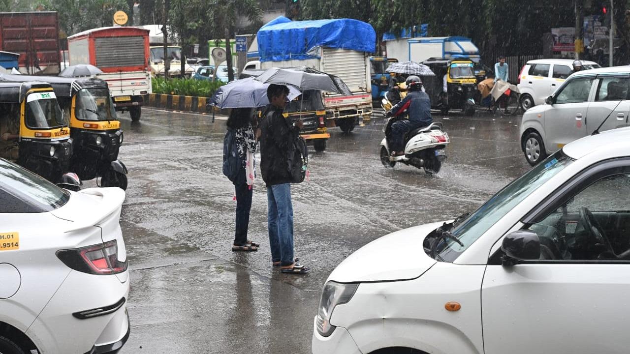 Mumbai rains disrupt local train services; police advise caution