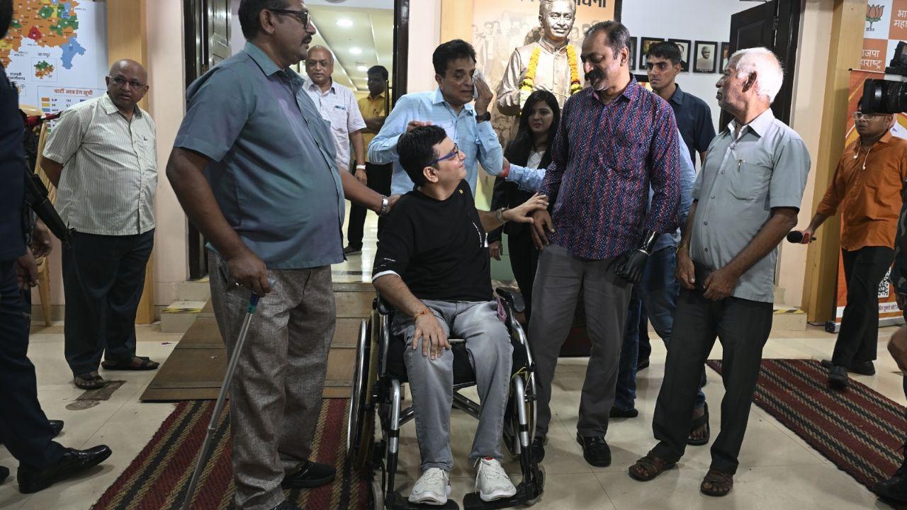 The survivors who accompanied the BJP leader included Hansraj Kanojia, who had his right leg amputated and was fitted with a prosthetic; Mahendra Pitale, who lost an arm; Chirag Chavan, a chartered accountant suffered disabities owing to the incident, and Ramesh Naike, the father of Nandini Naike, who tragically died in the blasts