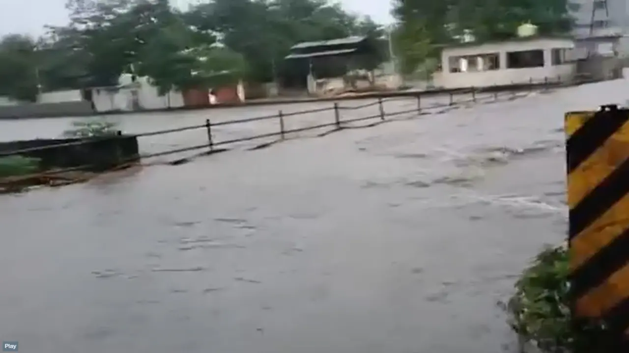 CM Fadnavis reviews rainfall situation in Nagpur amid severe waterlogging