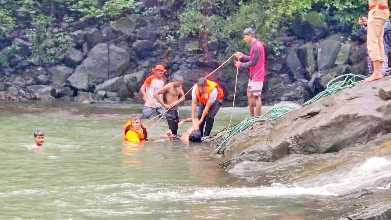 Mumbai: Two collegians drown in Naigaon waterfall, four others rescued