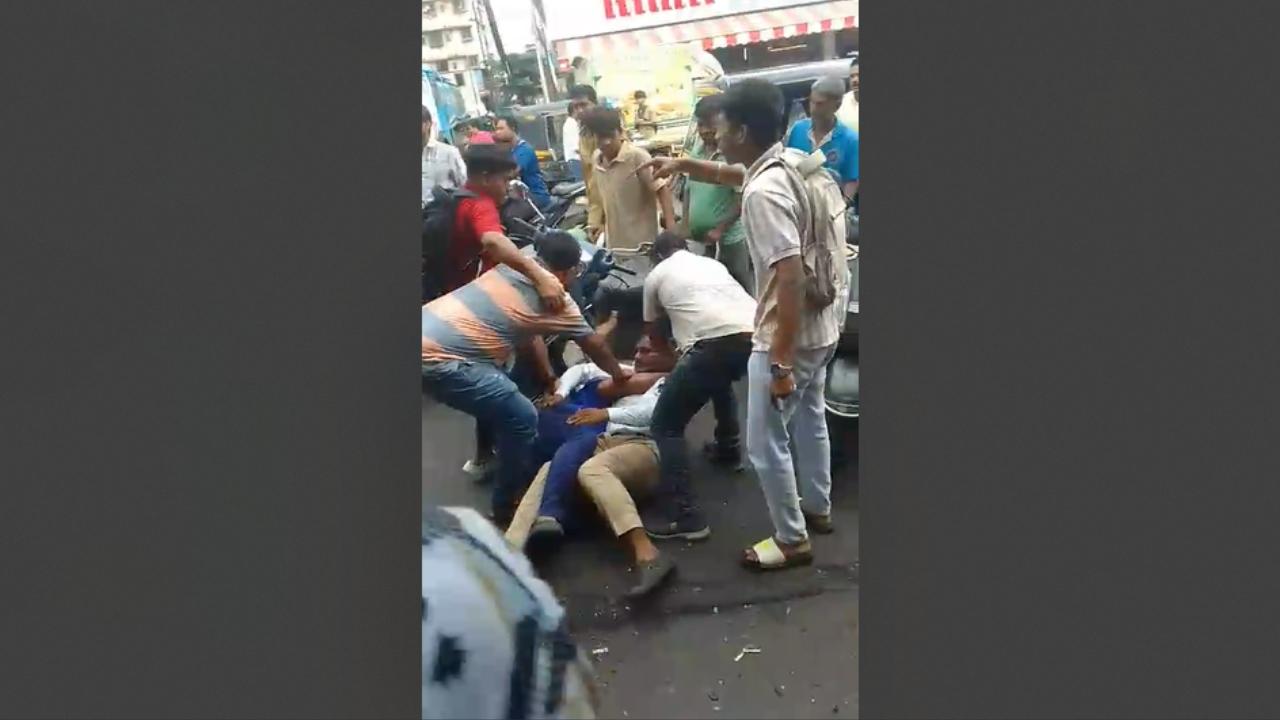 Mumbai: Father-son duo assault traffic cops after licence check in Nalasopara