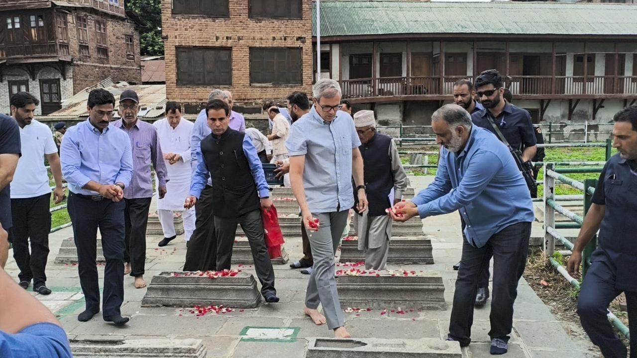 National Conference president Farooq Abdullah took an autorickshaw from the Khanyar crossing to the martyrs memorial while Minister for Education Sakina Ittoo surprised everyone by riding pillion on a scooty to the memorial