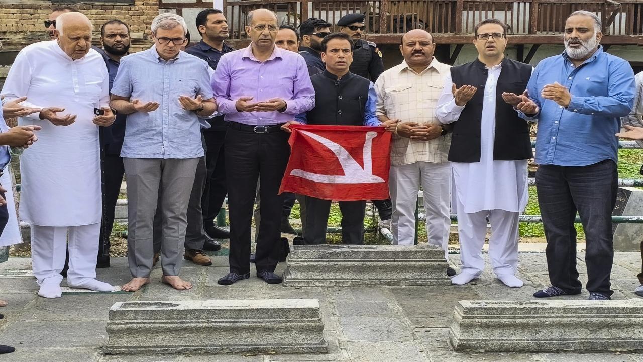 As soon as Omar Abdullah's cavalcade reached Khanyar in the old city, he got off his vehicle and walked more than a kilometre to reach the graveyard only to find the gates locked by the authorities