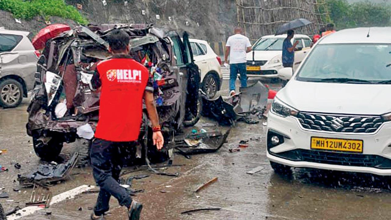 Mumbai-Pune Expressway crash kills woman, injures 18 others