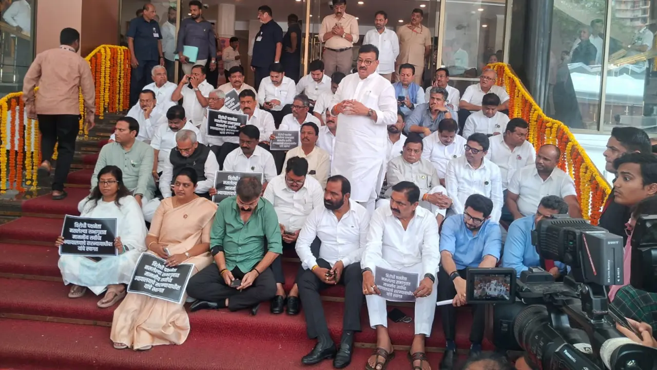 Opposition parties protest delay in appointing assembly LoP