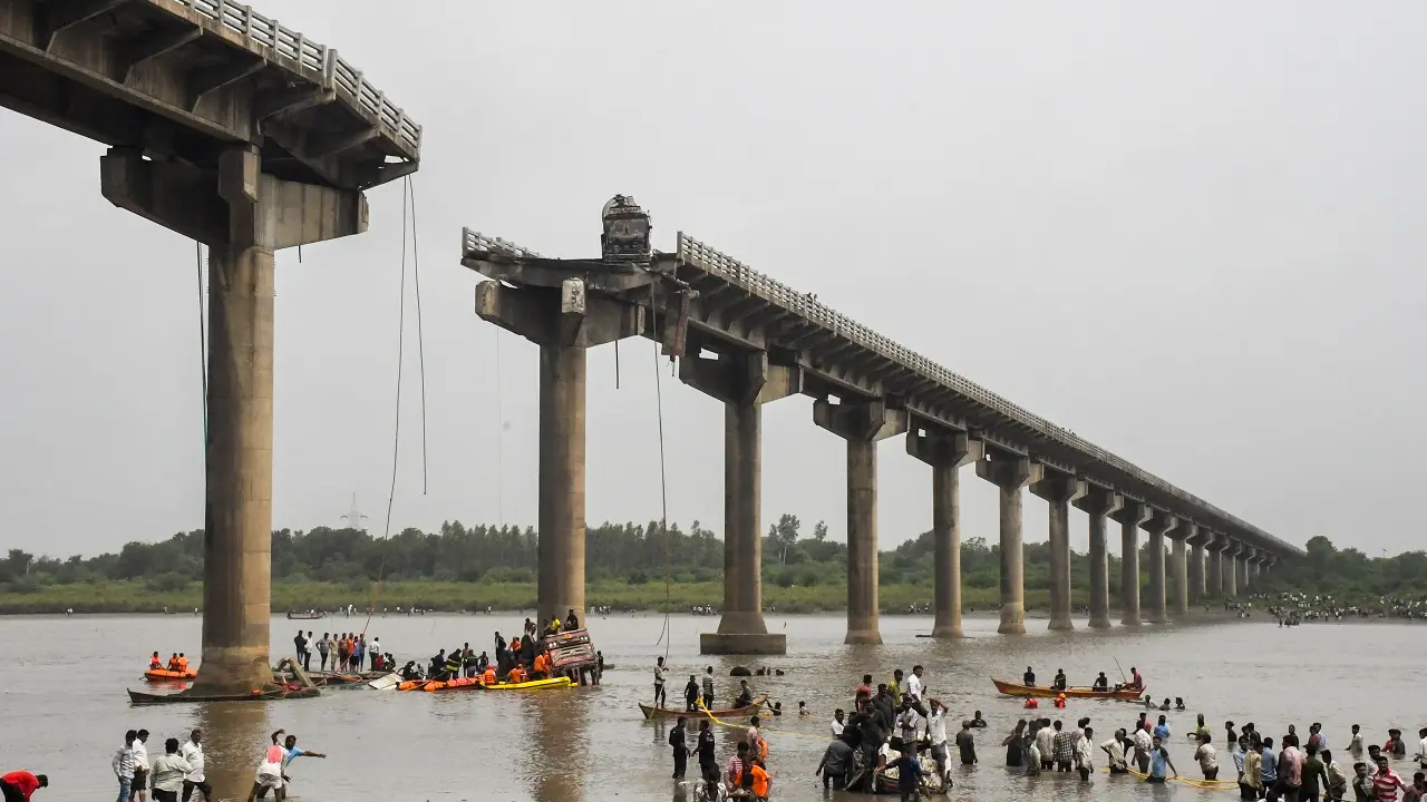 Gujarat Bridge Collapse: Murmu expresses condolences to families of deceased