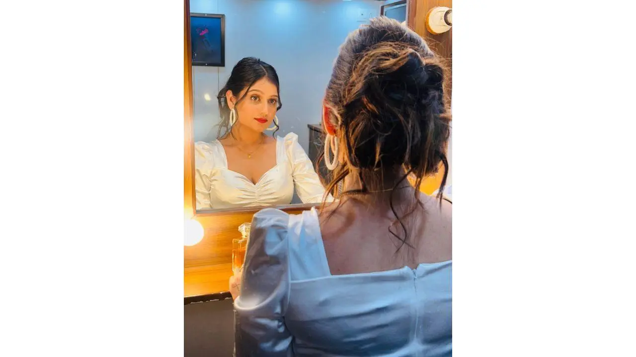 Rising Star Palashika Dixit Wins Hearts with Kala Suit, Garmi Garmi & More