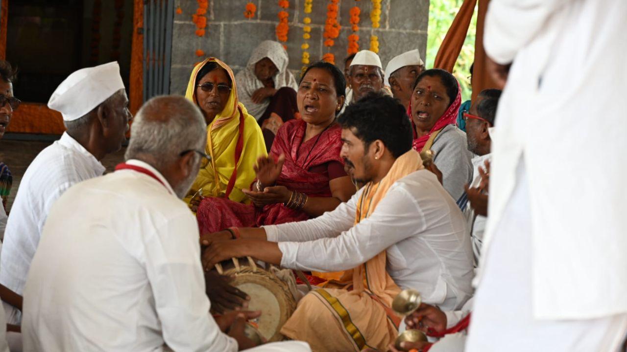 The Pandharpur Wari is more than just a pilgrimage; it's a vibrant, moving festival that embodies devotion, equality, and unity. It brings together hundreds of thousands of devotees from all walks of life, who embark on a shared journey of chanting, humility, service, and a deep, lasting commitment to divine love