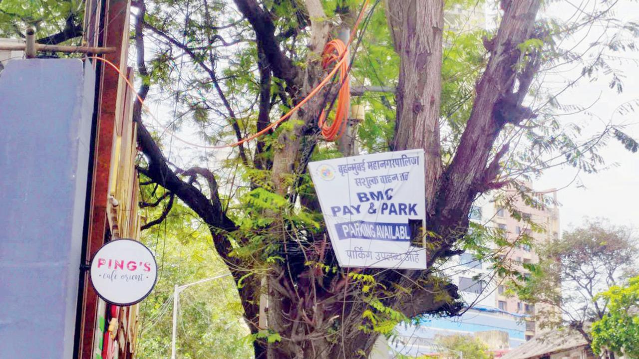 Despite a capacity of nearly 4000 vehicles, the Lodha Palace parking lot remains underused due to poor signage and misleading access routes