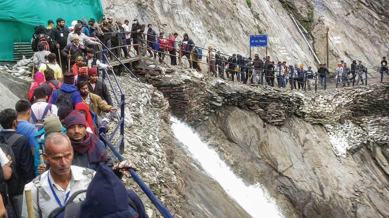 Amarnath Yatra begins as pilgrims set out from Baltal, Nunwan base camps