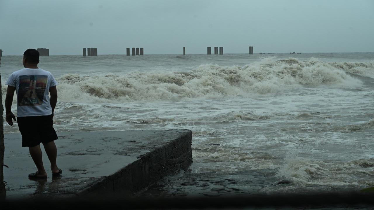 Heavy showers stirred fears of a 2005 deluge déjà vu but stopped short 