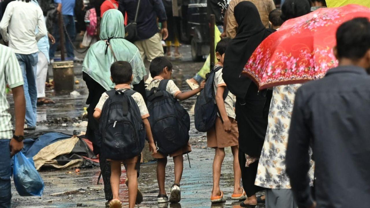 Between 8:00 AM on July 27th and 8:00 AM on July 28th, rainfall measurements showed a varied pattern across Mumbai