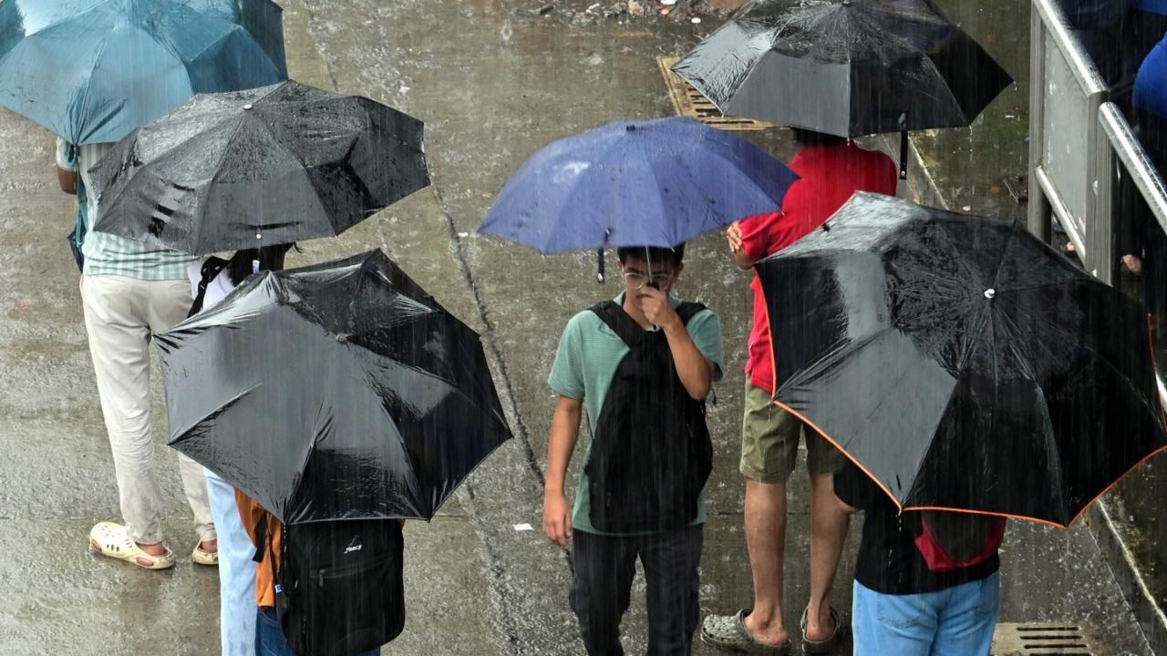 Apart from Mumbai, an orange alert was also issued for Thane, Raigad, Ratnagiri and Sindhudurg districts of Maharashtra