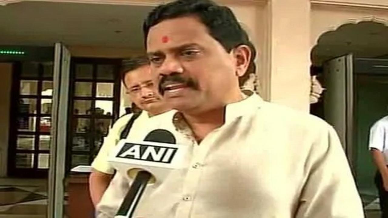 Duo forced to apologise for assault; one slapped in presence of Sena (UBT) ex-MP Rajan Vichare in Thane