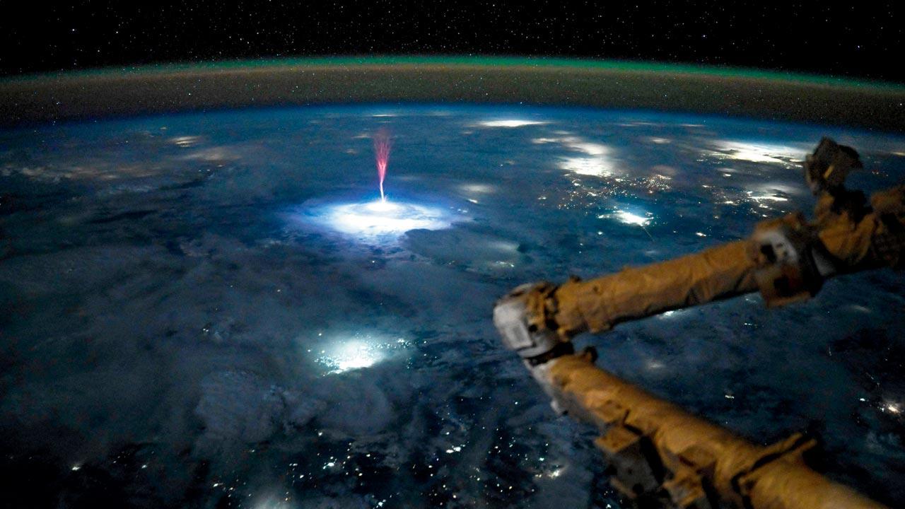 NASA astronaut catches elusive 'sprite' over Mexico