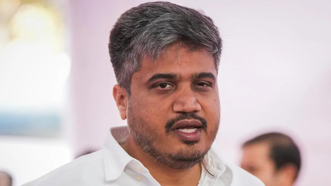 Rohit Pawar alleges Mahayuti ministers switched off phones over snooping fears