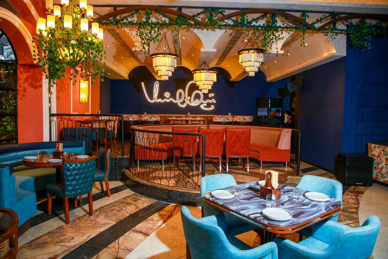 Co-owned by Virat Kohli, One8 Commune is a vibrant restaurant and bar chain named after his jersey number. The restaurant blends global and local cuisines in a warm, community-driven space.