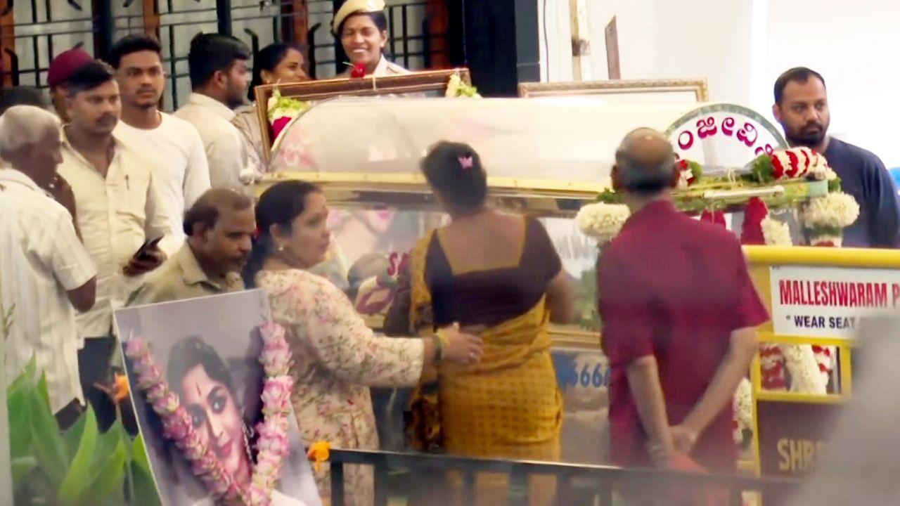 Moreover, following the news of her passing, tributes flooded in from across the country. Prime Minister Narendra Modi, Union Ministers, Karnataka ministers, political leaders, and prominent figures from the Indian film industry all paid homage, acknowledging her lasting legacy and invaluable contributions to Indian cinema