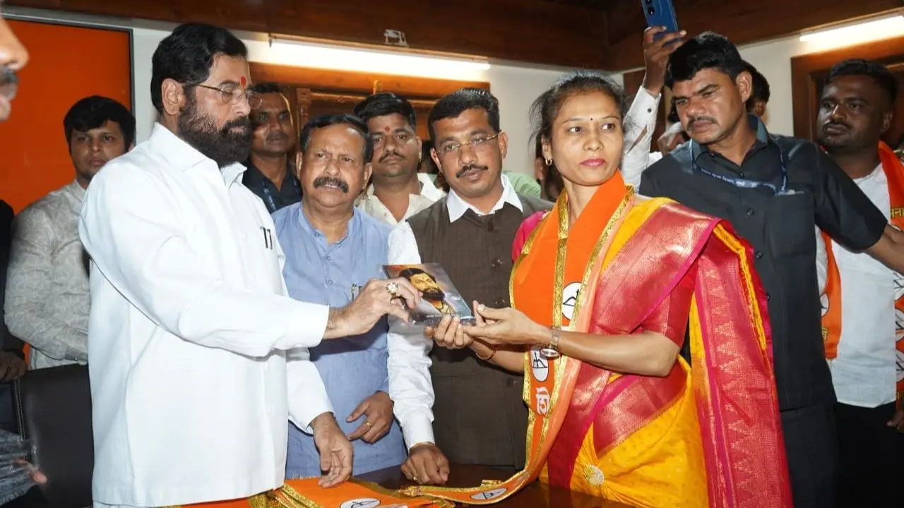 IN PHOTOS: Eknath Shinde induct Shiv Sena (UBT), MNS leaders in party