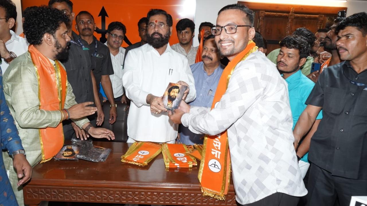 With this induction, Shiv Sena has gained significant strength in Pune, the Shiv Sena said in an official statement on Friday