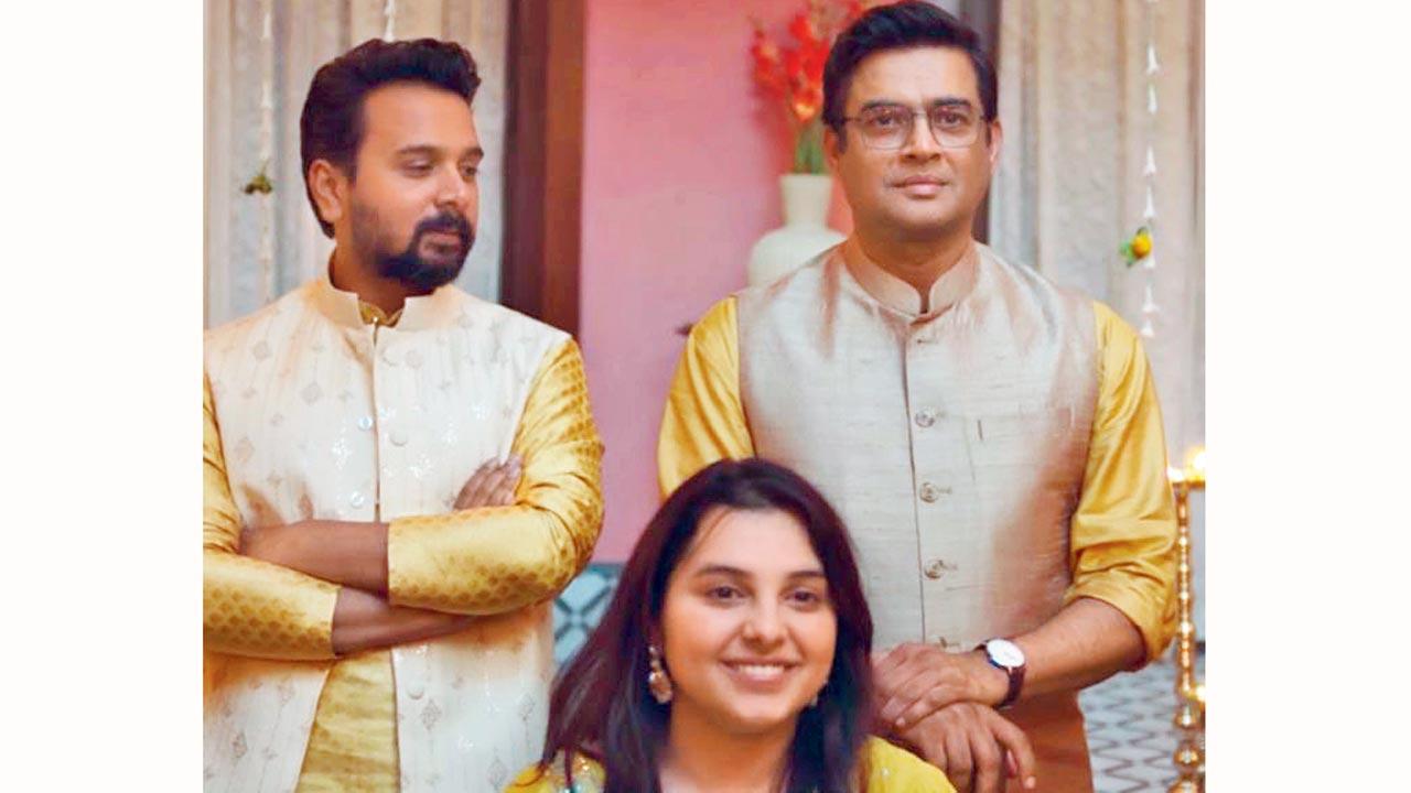 (Clockwise) R Madhavan, Shriyam Bhagnani, and Namit Das in Aap Jaisa Koi