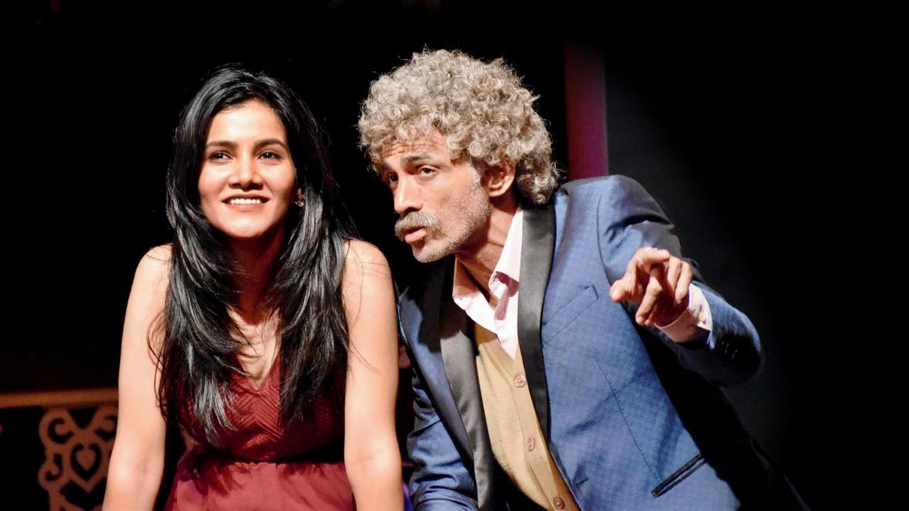 (From left) Akanksha Gade and Makarand Deshpande in Sir Premacha Kai Karaicha? Pics Courtesy/Ansh Theatre Group