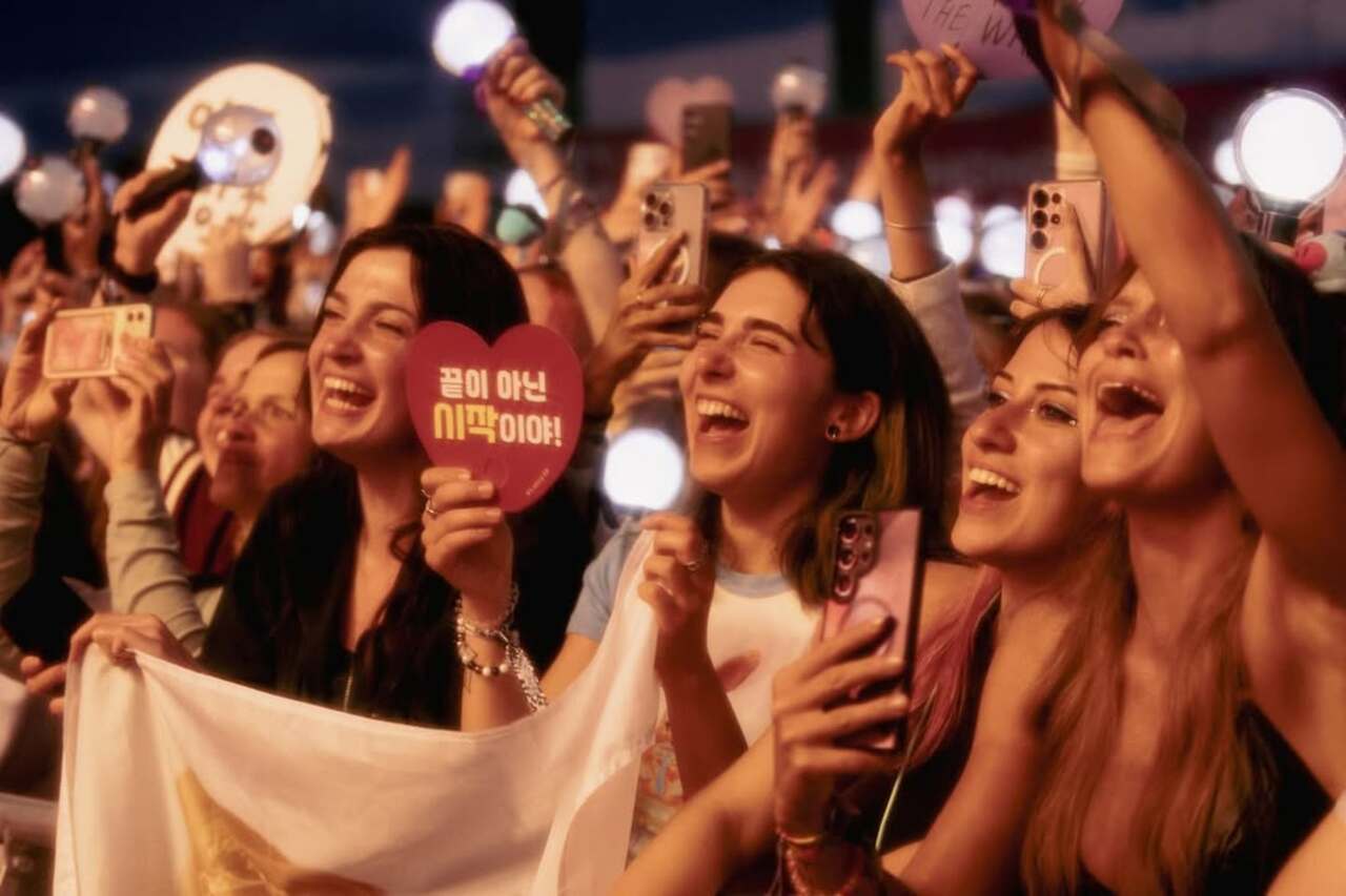 He addressed the crowd and told, “I’m here in Berlin, after my first [Lollapalooza] in 2022. There were so many things I became grateful for during my tour. Thank you so much for being there with me all the way through. I love you all.”