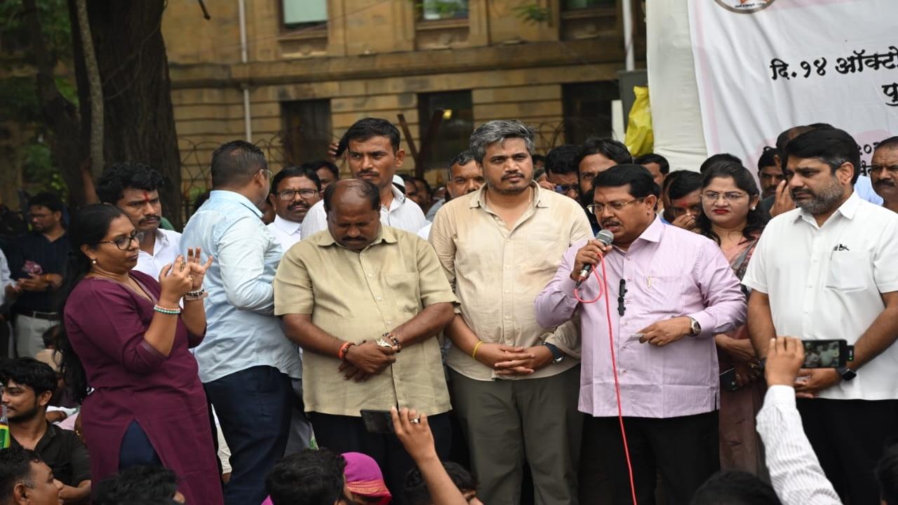 The NCP (SP) chief was accompanied by Lok Sabha member Nilesh Lanke and MLA Rohit Pawar
