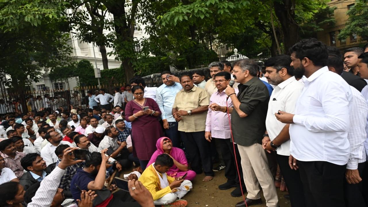 NCP (SP) Jitendra Awhad was also present at the protest