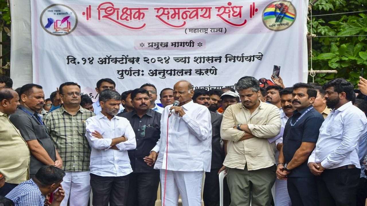 Stressing that teachers shape the new generation, Pawar said it does not look good for Maharashtra that they must sit in the rains to protest for their 