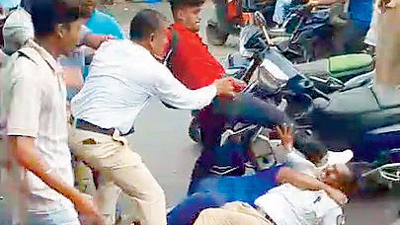 Mumbai: Nalasopara traffic cops attacked for issuing challan, three held