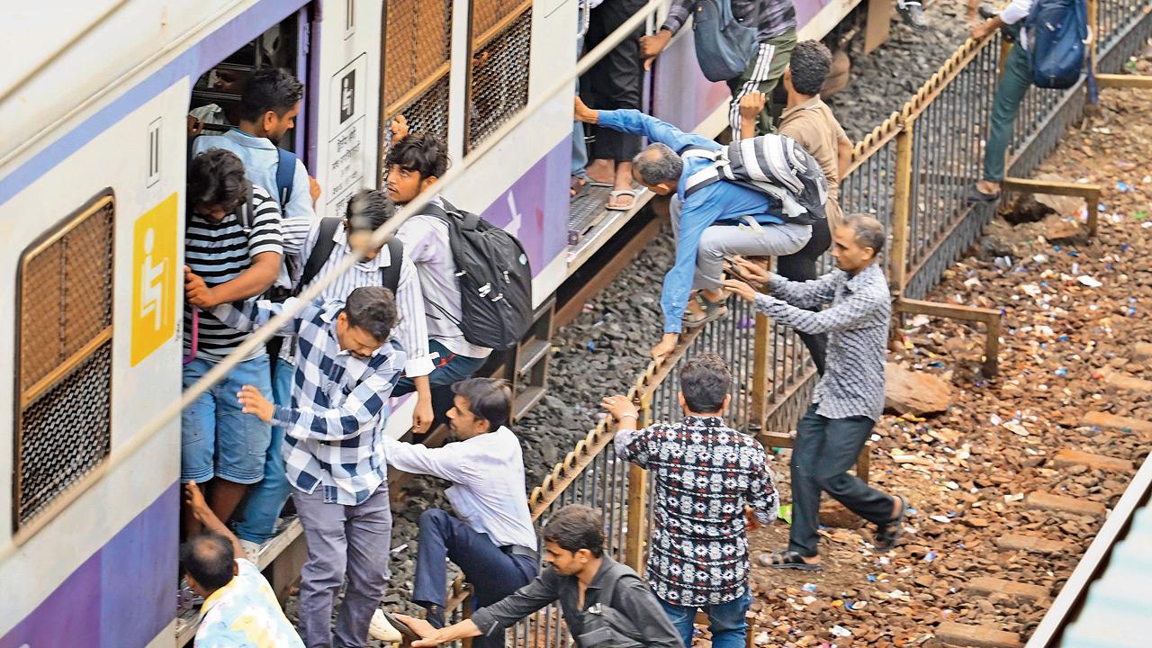 Central Railway not acting on circuitous route plan for special trains: Mumbai passenger associations