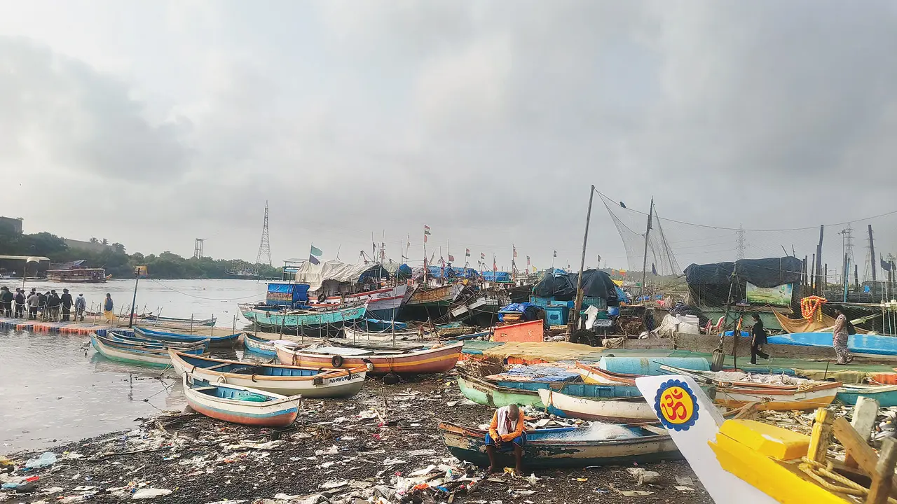 Mumbai: Illegal sand mining racket busted in Versova sea
