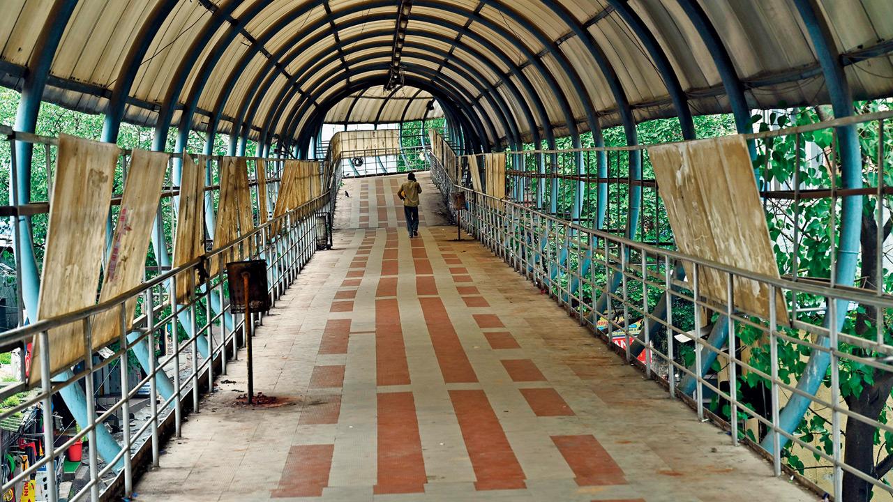 Mumbai's Vikhroli skywalk lies abandoned and unsafe