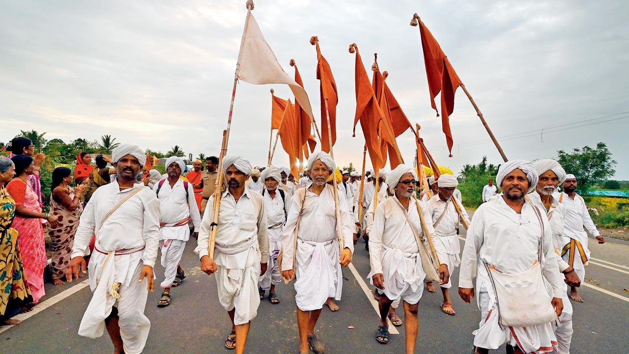 Surrendering to the Divine: Here are some glimpses of celebrations as Warkaris head to Pandharpur for Ashadhi Ekadashi