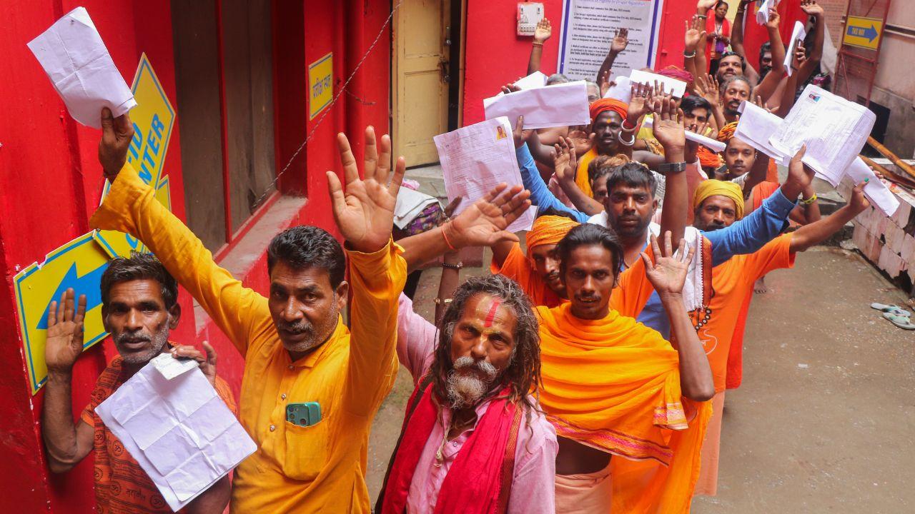 The 38-day yatra commenced from the twin tracks of Pahalgam in the Anantnag district and Baltal in the Ganderbal district on July 3. The sixth batch of 8,605 pilgrims, 6,486 men, 1,826 women, 42 children, and 251 sadhus and sadhvis, has left the Bhagwati Nagar base camp here in 372 vehicles for the twin base camps in Kashmir amid tight security arrangements at 3.30 am and 4.25 am