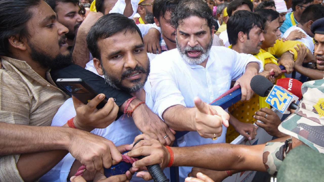 The other two issues were three decimals of land to each landless family, another promise made by the government after the caste survey, and alleged massive corruption in the ongoing land survey. 