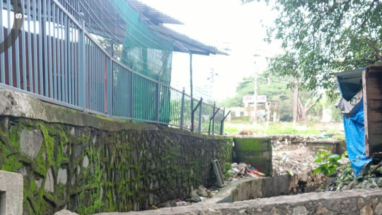 Urich Kamath, co-convenor of MNCDF, said, “The water filled up the street really fast, and maybe that's why the rider did not get a chance to move. We had to throw a rope towards him to bring him to the safety of the adjoining housing society