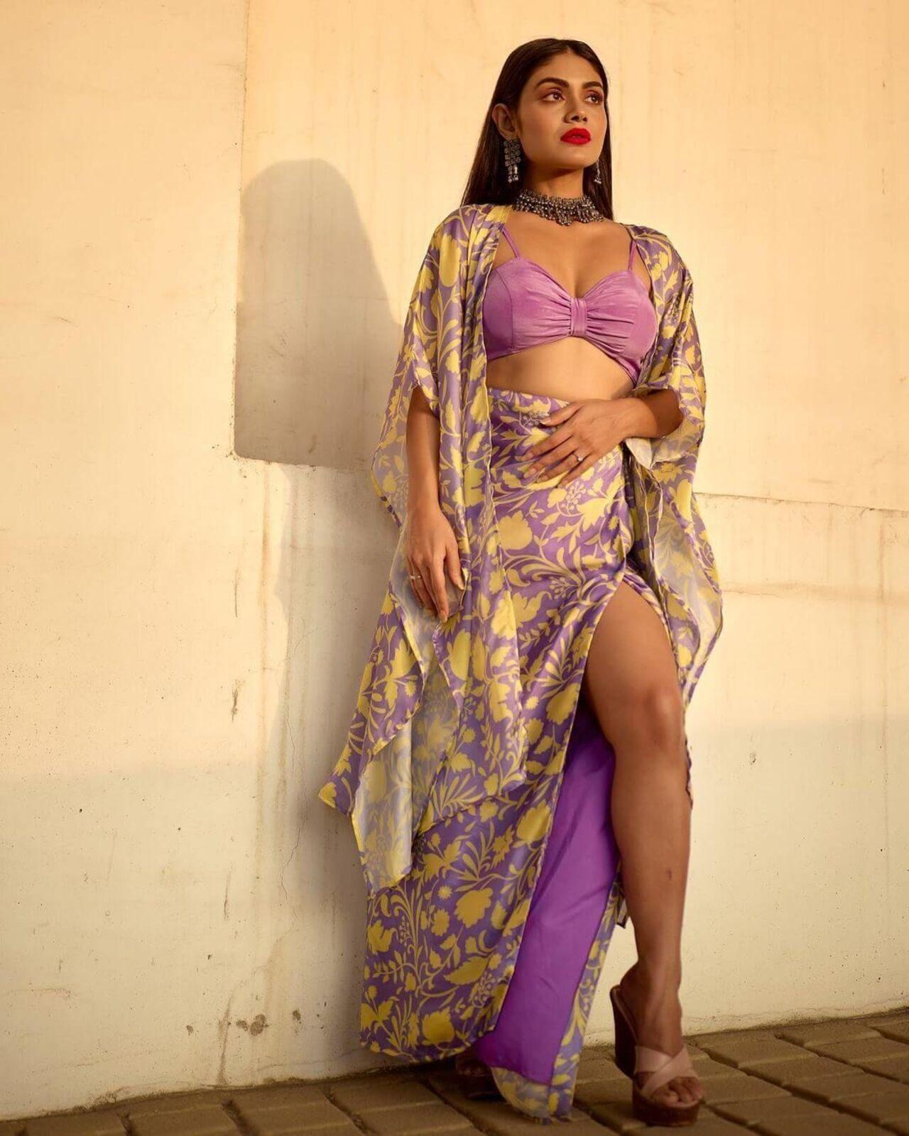 Sreejita De rocks in this indo-western three-piece co-ord set. The lavender colour looks beautiful and the floral cape addsto the charm.