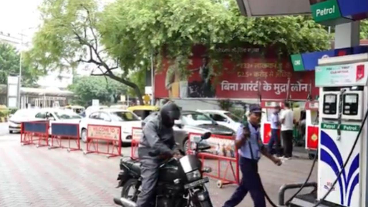 A 2018 Supreme Court judgment had banned diesel vehicles older than 10 years and petrol vehicles older than 15 years in Delhi. A 2014 National Green Tribunal order also prohibits the parking of vehicles aged over 15 years in public places