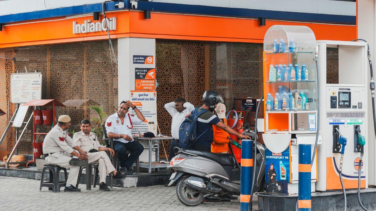The drive began from 6 am on Tuesday, enforcing the prohibition of fuel sale to petrol vehicles older than 15 years and diesel vehicles older than 10 years