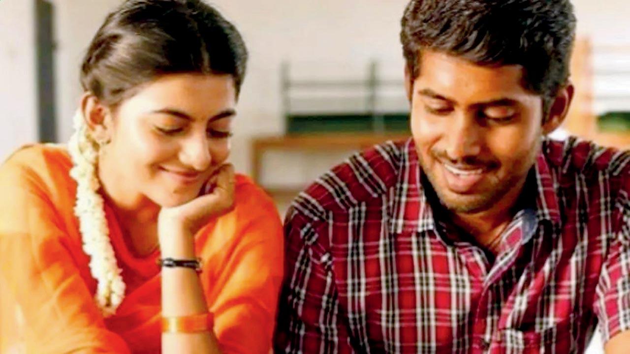 (L-R) Anandhi and Kathir in ‘Pariyerum Perumal’ 