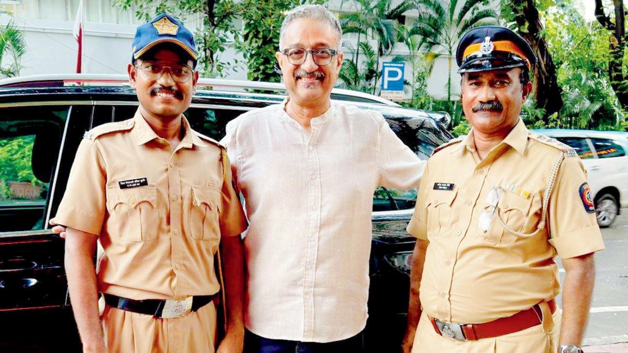 (From left) Police Constable Niraj Kurane, Rajeev Raja, and Police Inspector Manoj Shinde. Pic Courtesy/Rajeev Raja